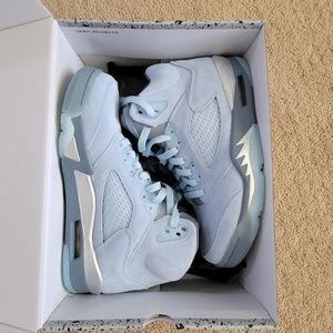 Woman's Air Jordan 5 retro- 🧊 ice blue